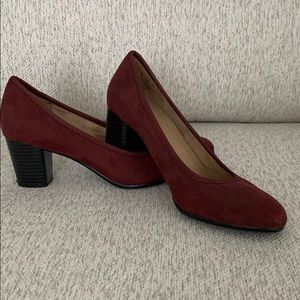 Burgundy suede Naturalizer N5 comfort shoes